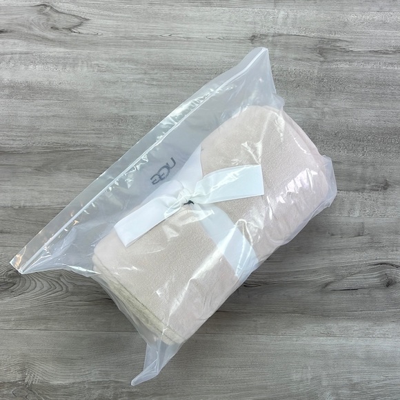 🍃UGG🍃 THROW LIVING ROOM BEDROOM BLANKET TAN - Picture 2 of 8